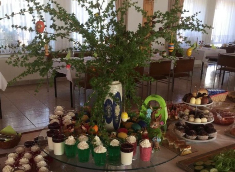 Image by <a href="https://www.freepik.com/free-photo/high-angle-colored-easter-eggs-basket-with-copy-space-twigs_12151629.htm#query=good%20friday&from_query=karfreitag&position=11&from_view=search&track=sph">Freepik</a>